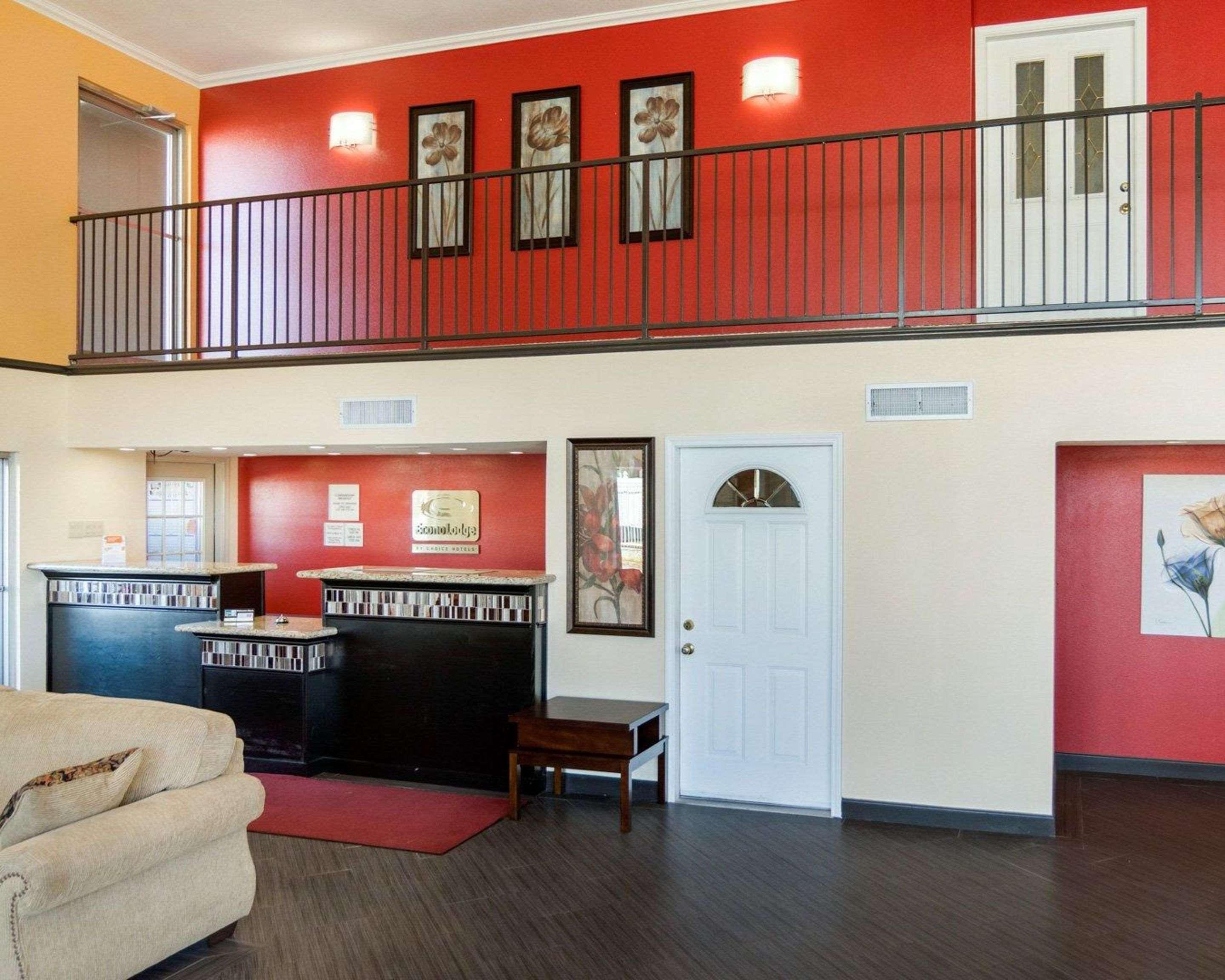 Homestay Inn & Suites Ръселвил Екстериор снимка